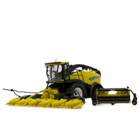 Cosechadora New Holland FR 780 a escala 1:32 de Marge Models con cabezal de maíz y pick-up.
