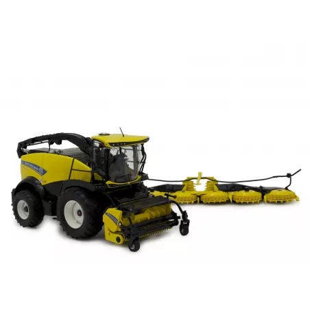 Cosechadora New Holland FR 780 a escala 1:32 de Marge Models con cabezal de maíz y pick-up.