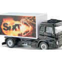 Camión de juguete Sixt con caja cerrada de metal y plástico resistente.