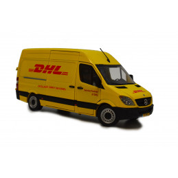 Miniatura de metal a escala 1:32 de la furgoneta Mercedes-Benz Sprinter de DHL para coleccionistas.