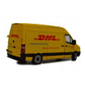 Miniatura de metal a escala 1:32 de la furgoneta Mercedes-Benz Sprinter de DHL para coleccionistas.