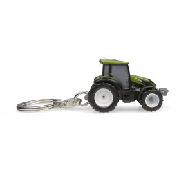 Réplica a escala del tractor Valtra G135 en color verde metalizado con detalles realistas de metal.