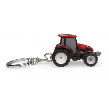 Réplica en miniatura de metal del tractor Valtra G135 rojo de Universal Hobbies para coleccionistas.