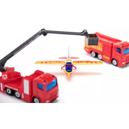 Set de bomberos de juguete Siku con camión de rescate, plataforma giratoria y avión de emergencias.