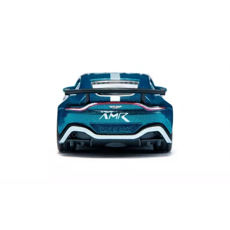 Miniatura de Aston Martin Vantage GT4 azul metálico con alerón trasero y llantas deportivas de competición.