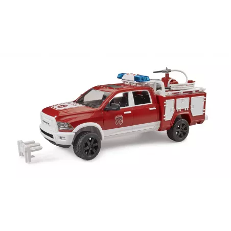 Camión de bomberos RAM 2500 de Bruder a escala 1:16 con cañón de agua funcional