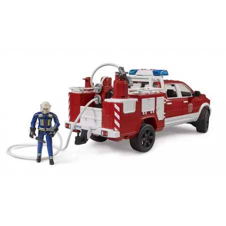 Camión de bomberos RAM 2500 de Bruder a escala 1:16 con cañón de agua funcional