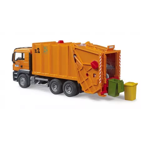 Camión de basura de juguete MAN TGS de Bruder a escala 1:16 con sistema de carga mecánico.