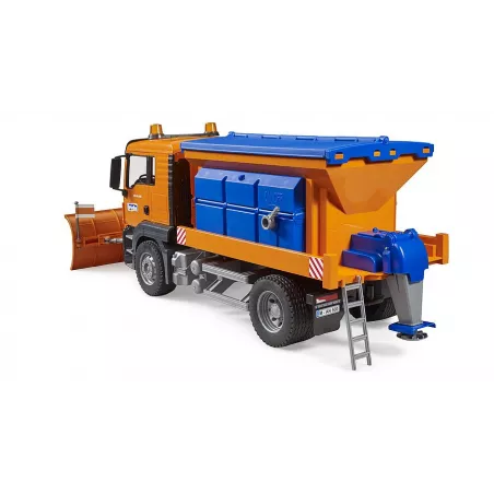 Camión de juguete MAN TGS de Bruder para servicio de invierno con pala niveladora y esparcidor a escala 1:16.