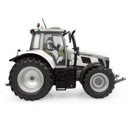 Miniatura a escala del tractor Massey Ferguson 7S.190 White Edition de Universal Hobbies en color blanco.